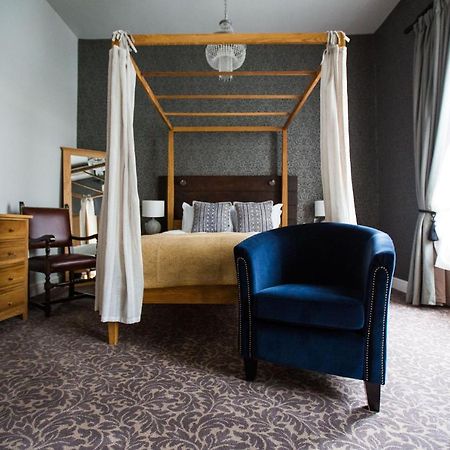 The Blue Boar Hotel วิทนีย์ ภายนอก รูปภาพ