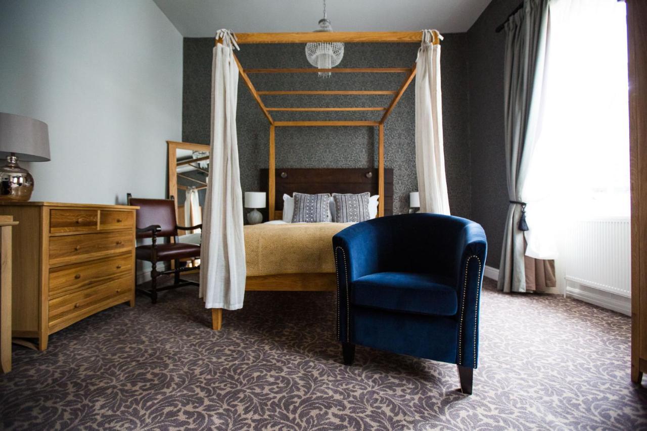 The Blue Boar Hotel วิทนีย์ ภายนอก รูปภาพ