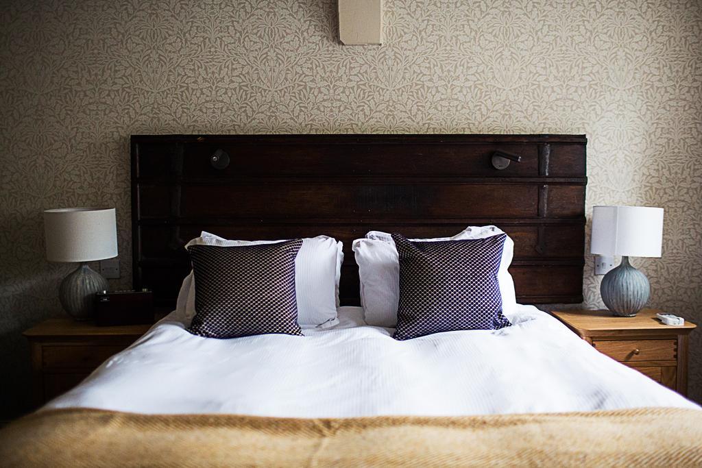 The Blue Boar Hotel วิทนีย์ ภายนอก รูปภาพ