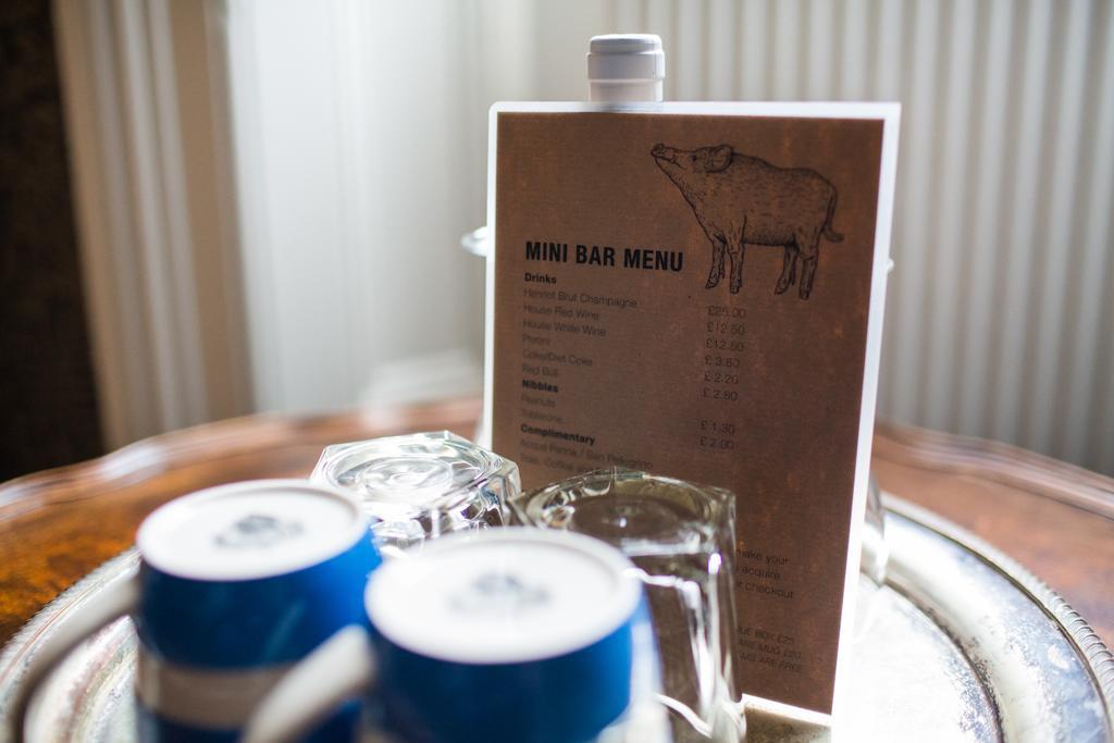 The Blue Boar Hotel วิทนีย์ ภายนอก รูปภาพ