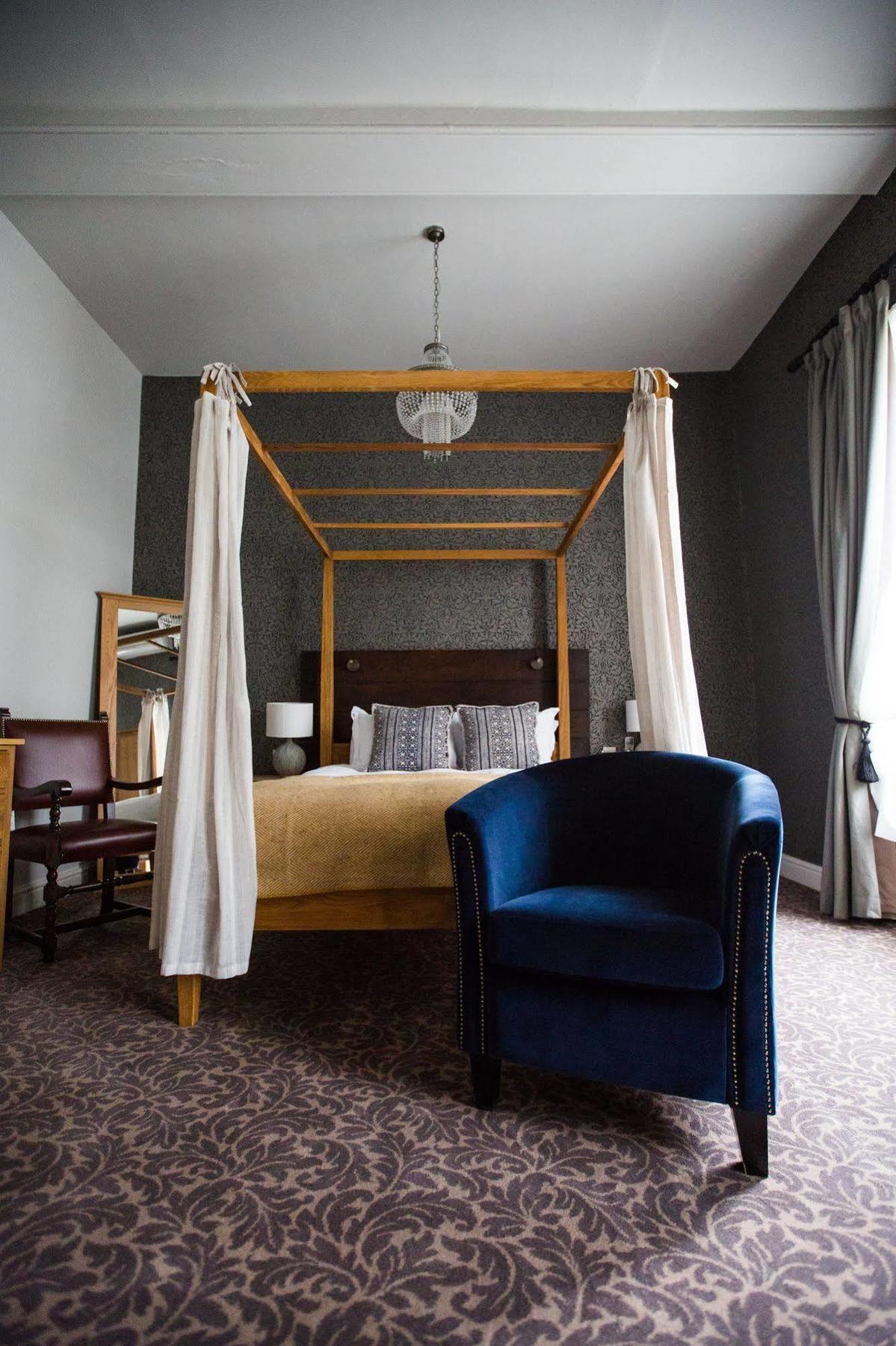 The Blue Boar Hotel วิทนีย์ ภายนอก รูปภาพ