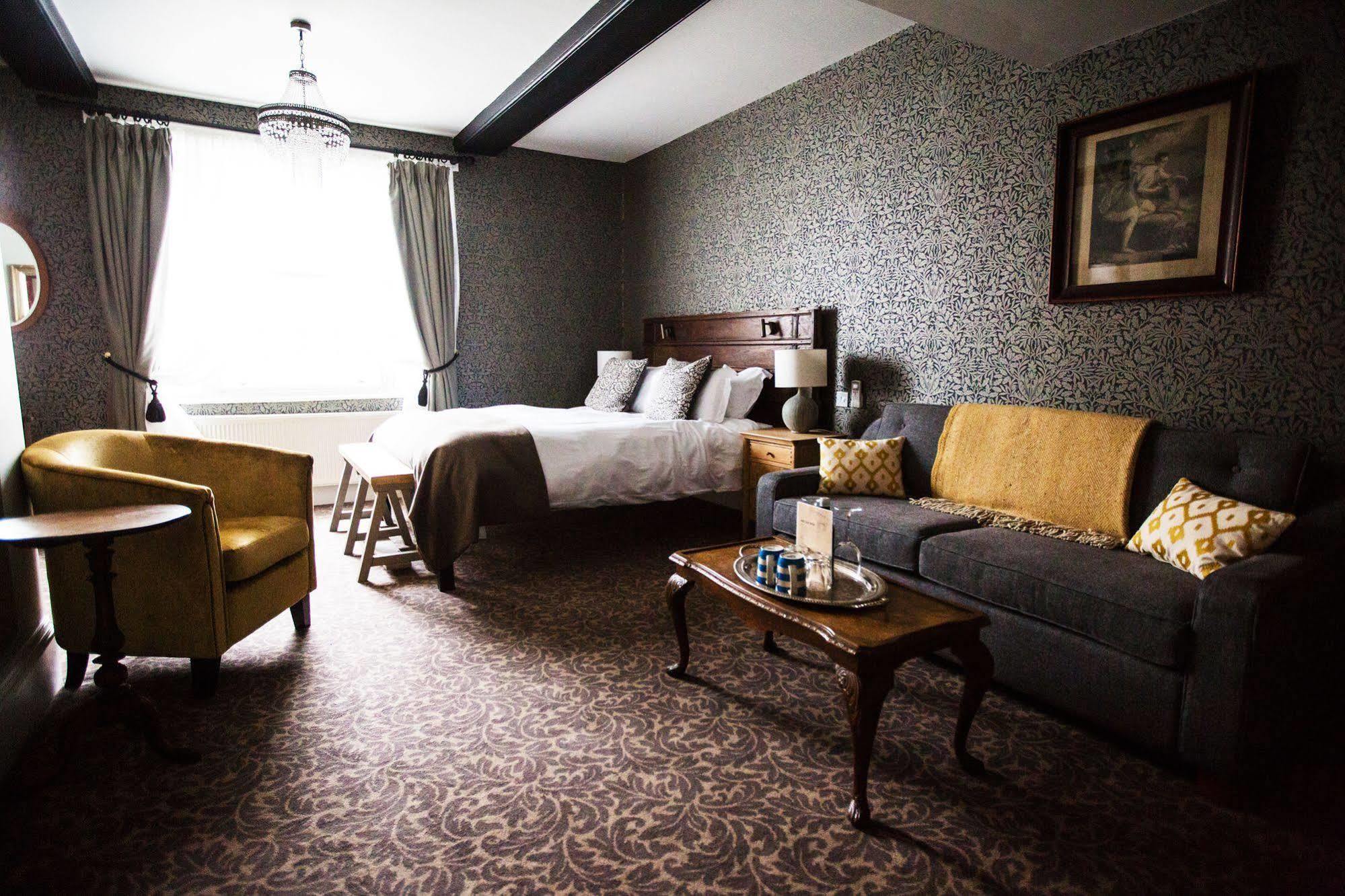 The Blue Boar Hotel วิทนีย์ ภายนอก รูปภาพ
