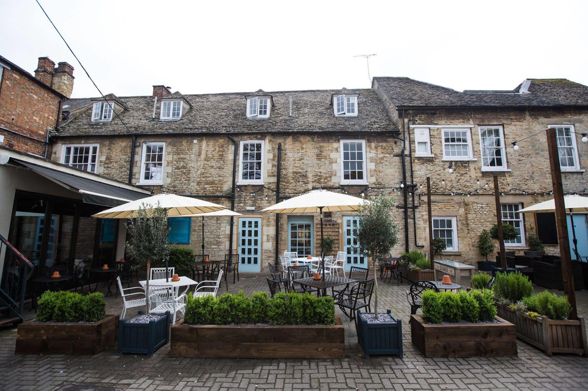 The Blue Boar Hotel วิทนีย์ ภายนอก รูปภาพ