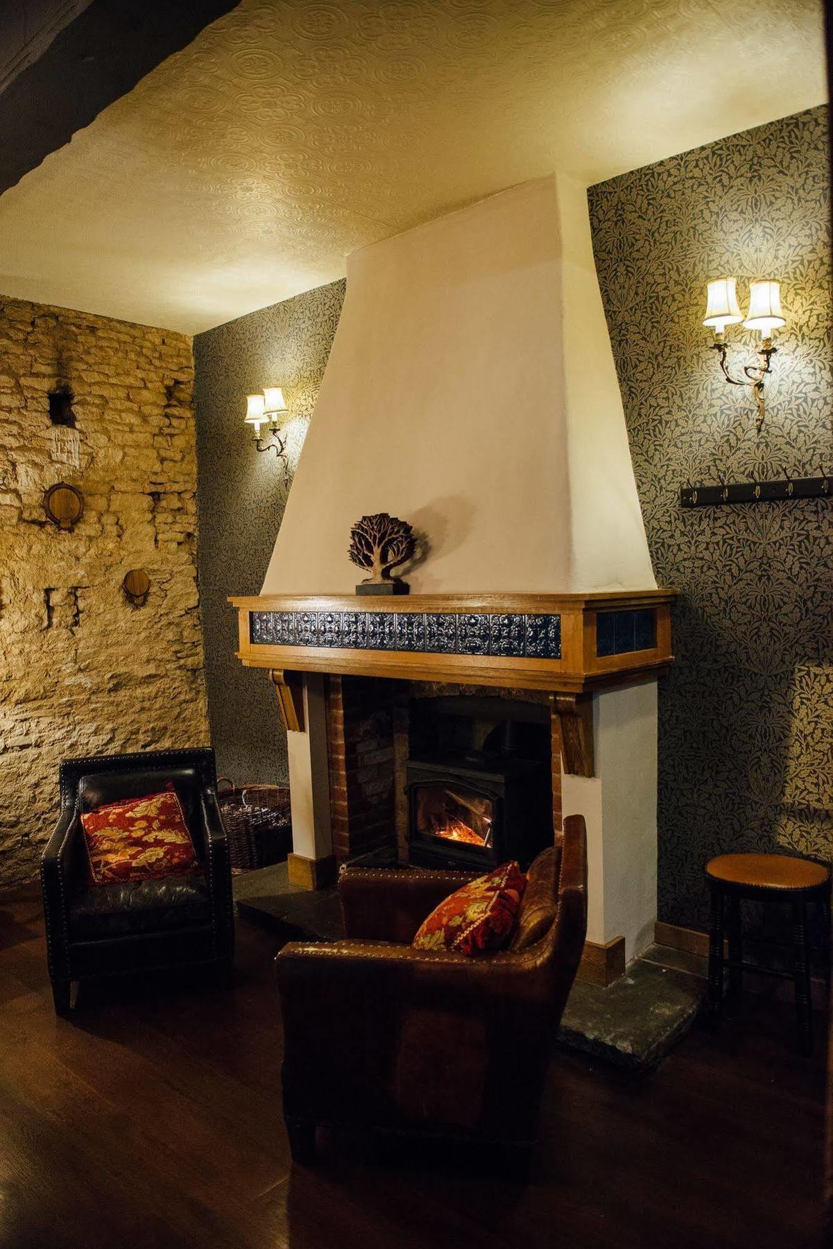 The Blue Boar Hotel วิทนีย์ ภายนอก รูปภาพ