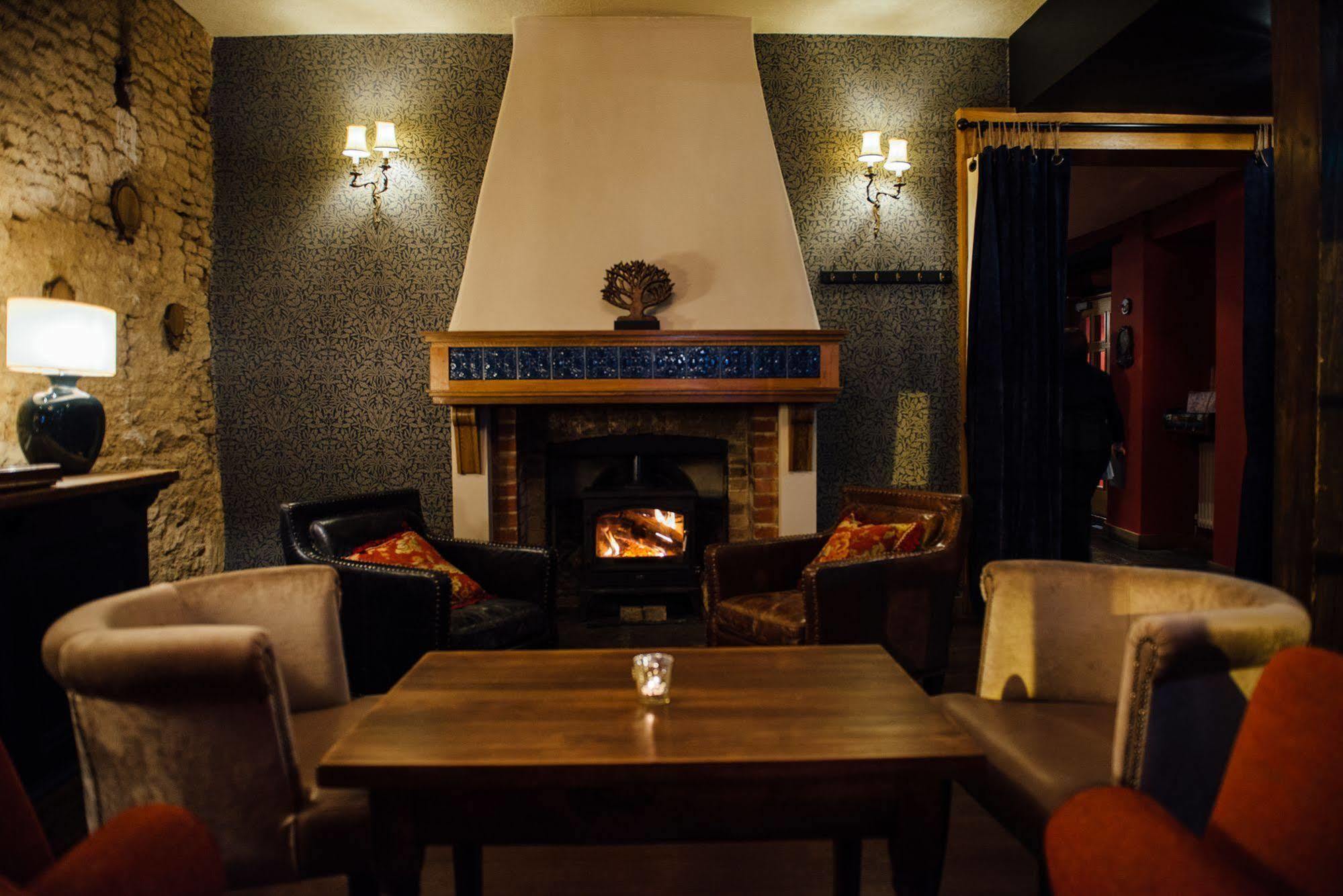 The Blue Boar Hotel วิทนีย์ ภายนอก รูปภาพ